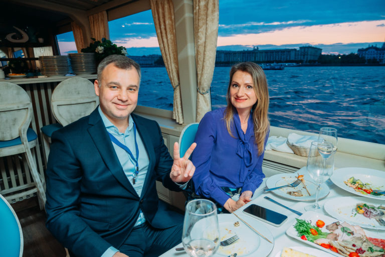 Конференция 2023: торжественный ужин для участников конференции на теплоходе по реке Неве