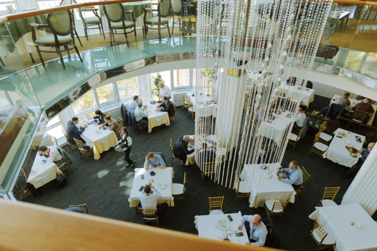 Обед для участников конференции в панорамном ресторане с панорамным видом на исторический центр Санкт-Петербурга